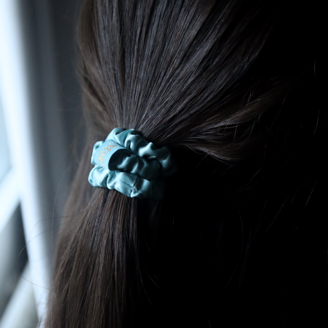 Blauwe mini scrunchies van zijden